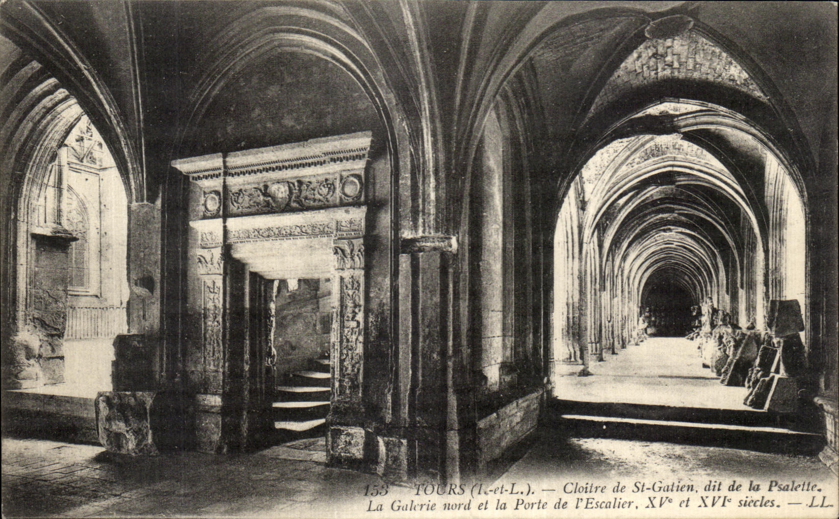 CPA Tours Cloitre de St Gatien Dit De la Psalette La galerie Nord et la porte de l escalier