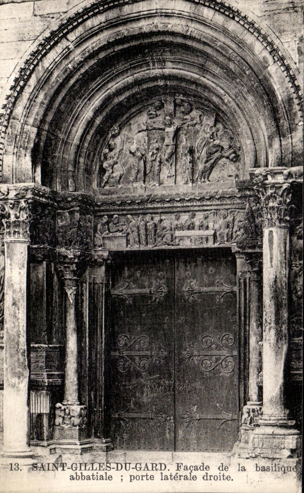 CPA Saint Gilles Du Gard Facade de la Basilique Abbatiale Porte Laterale Droite