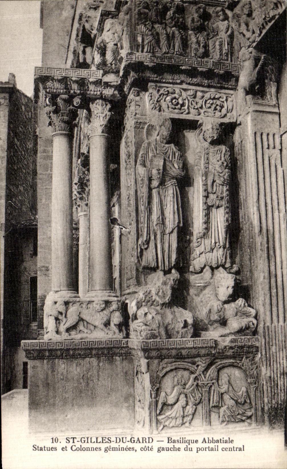 CPA Saint Gilles Du Gard Facade de la Basilique Abbatiale Porte Laterale Droite