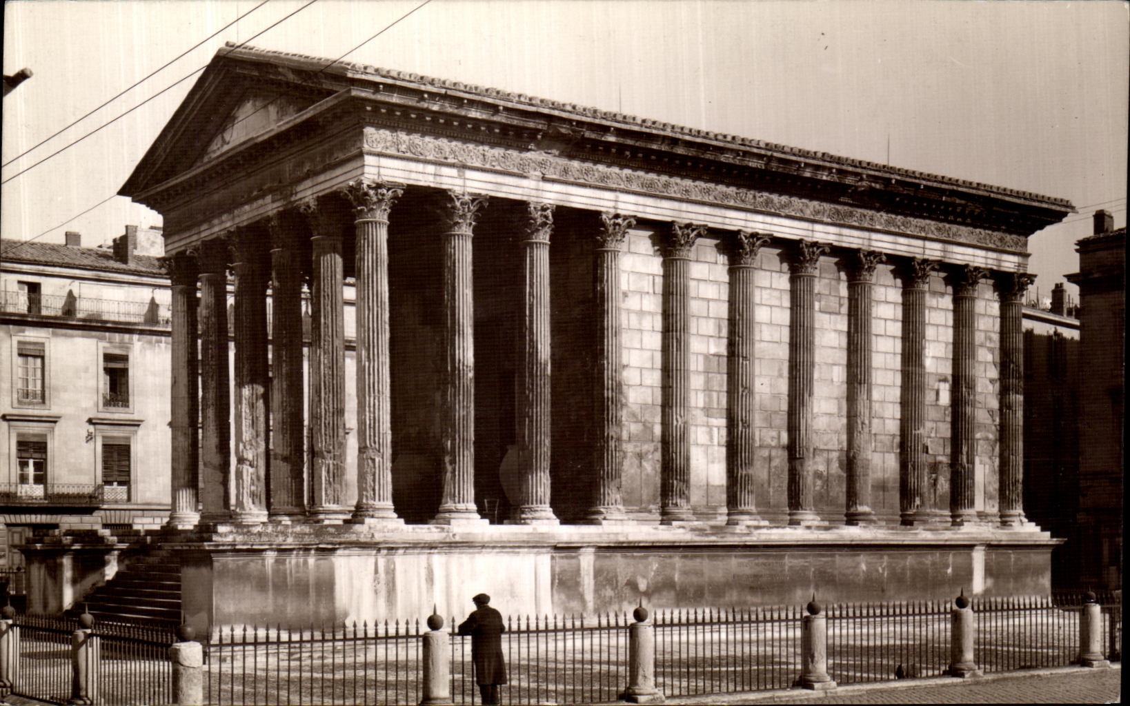 CPA La Maison Carree Nimes