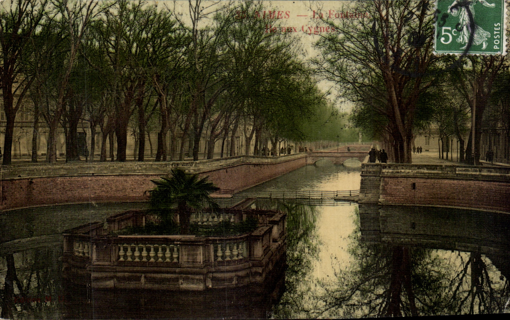 CPA Nimes La Fontaine Ile aux Cygnes
