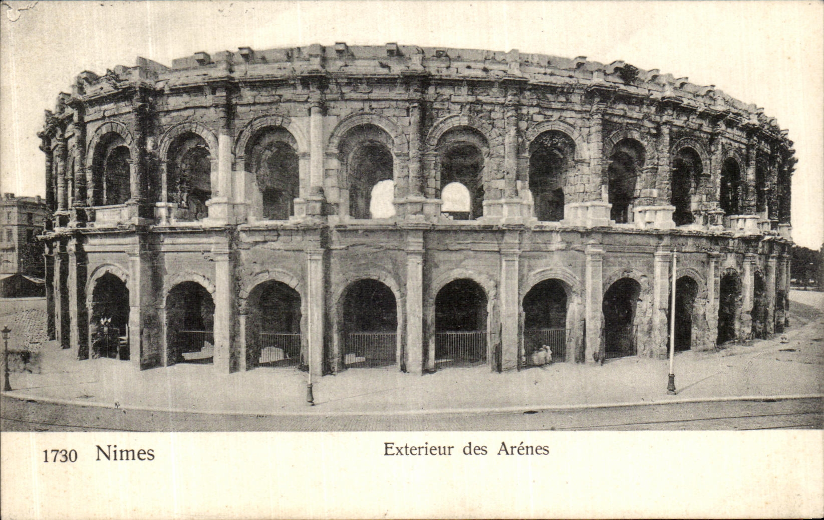 CPA Nimes Exterieur des Arenes