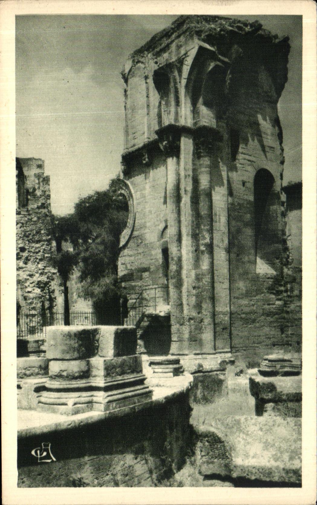 CPA Nimes Saint Gilles La vis du clocher de l Abbatiale