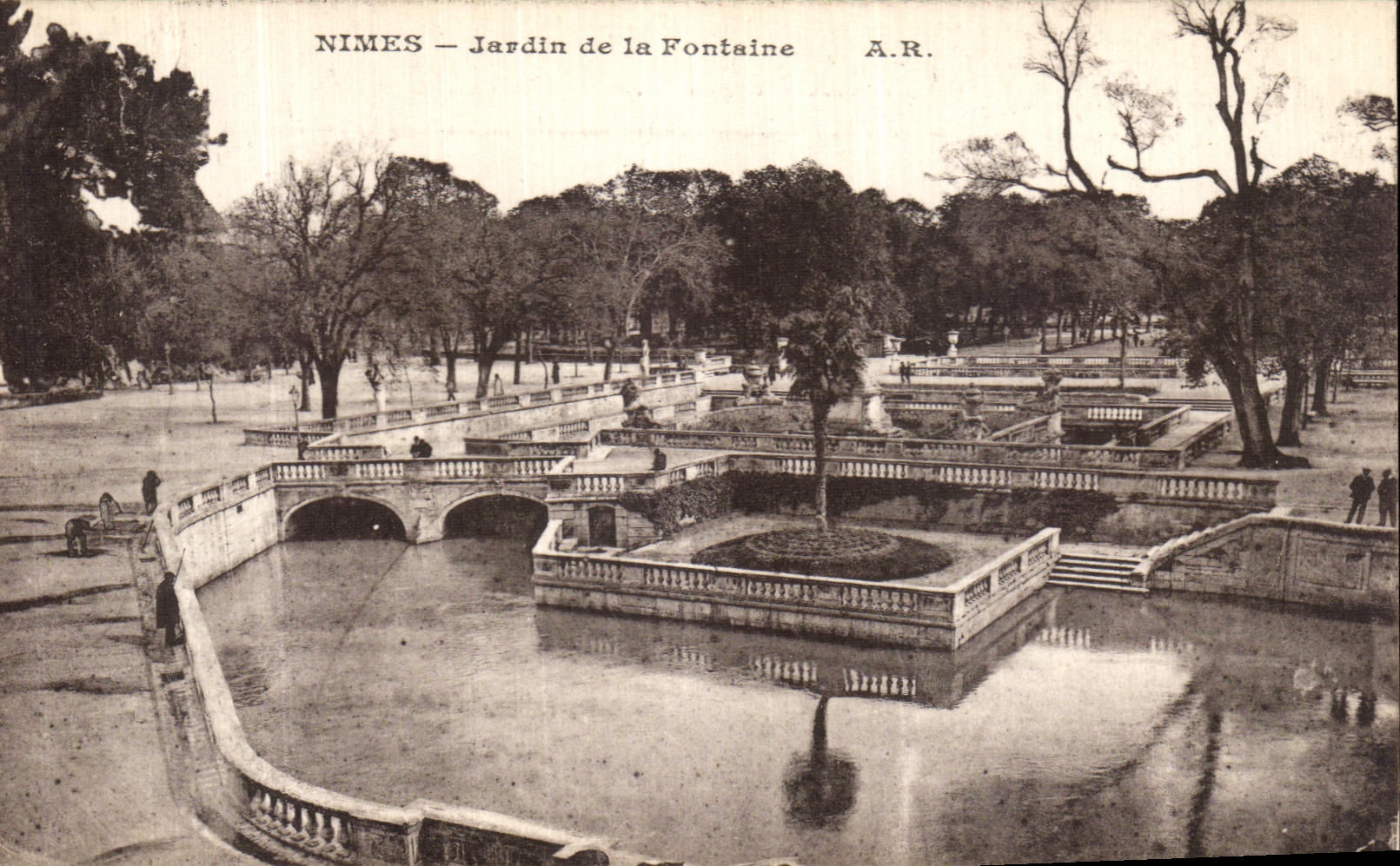 CPA Nimes Javdin de la Fontaine