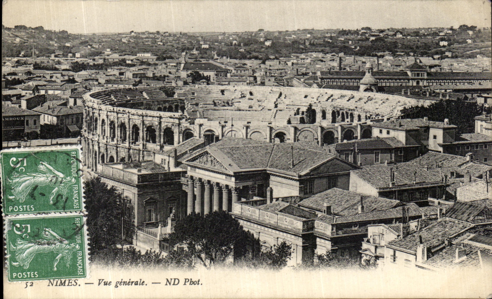 CPA Nimes Vue Generale Arenes