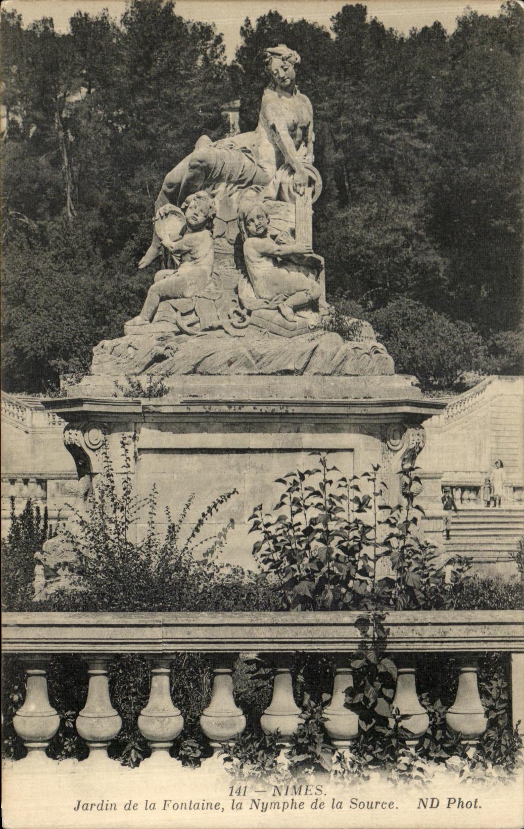 CPA Nimes Jardin de la Fontaine la Nymphe de la Source