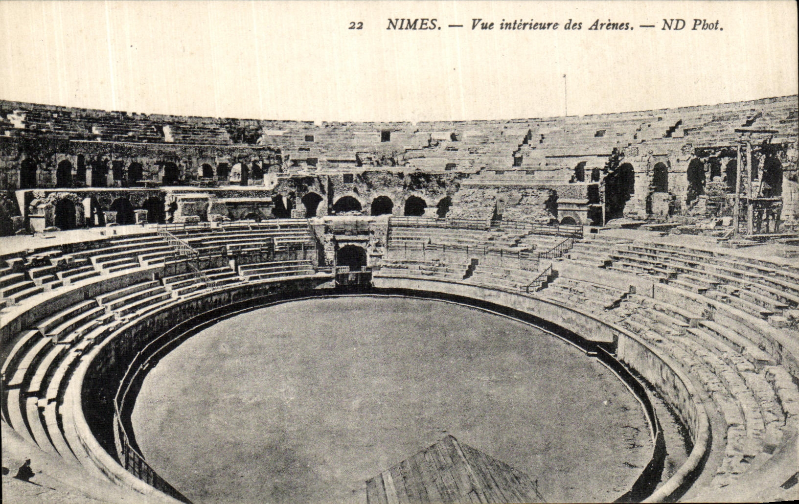 CPA Nimes Vue interieur Des Arenes 