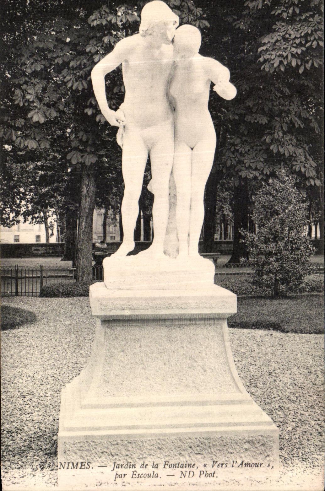 CPA Nimes Jardin de la Fontaine Vers L Amour Par Escoula
