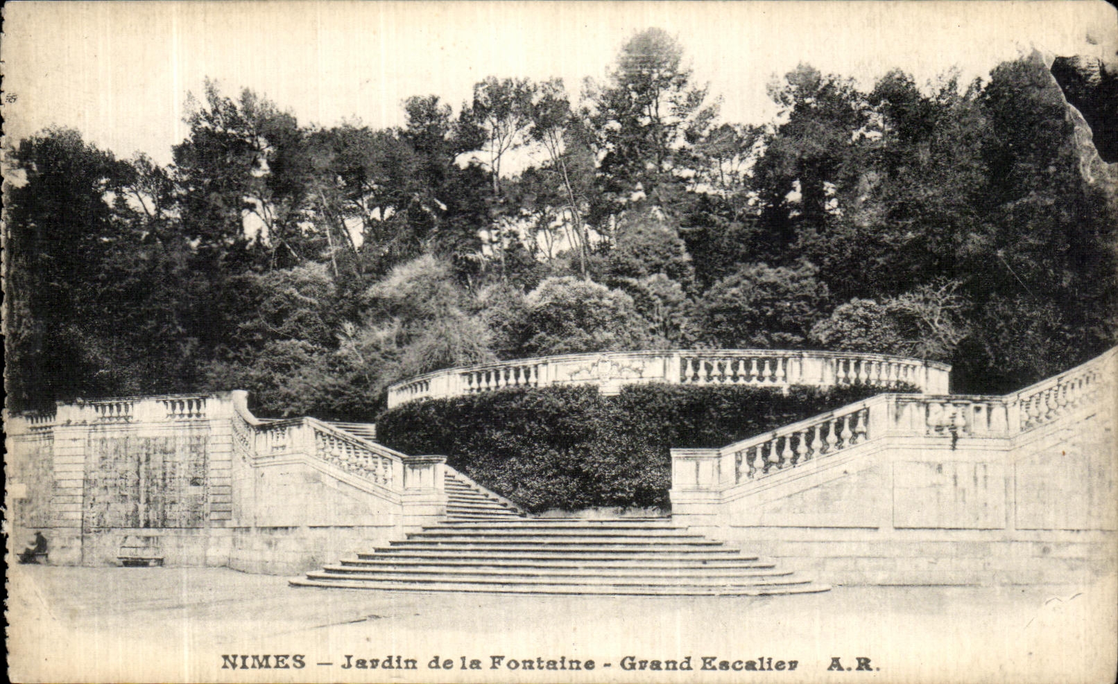 CPA Nimes Jardin de la Fontaine Grand Escalier
