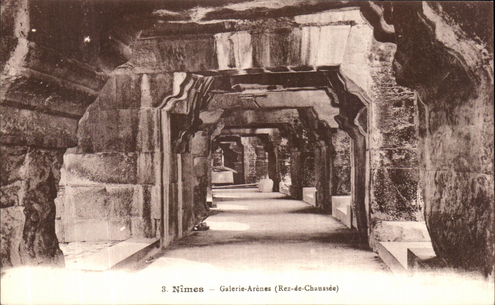 CPA Nimes Galerie Arenes 