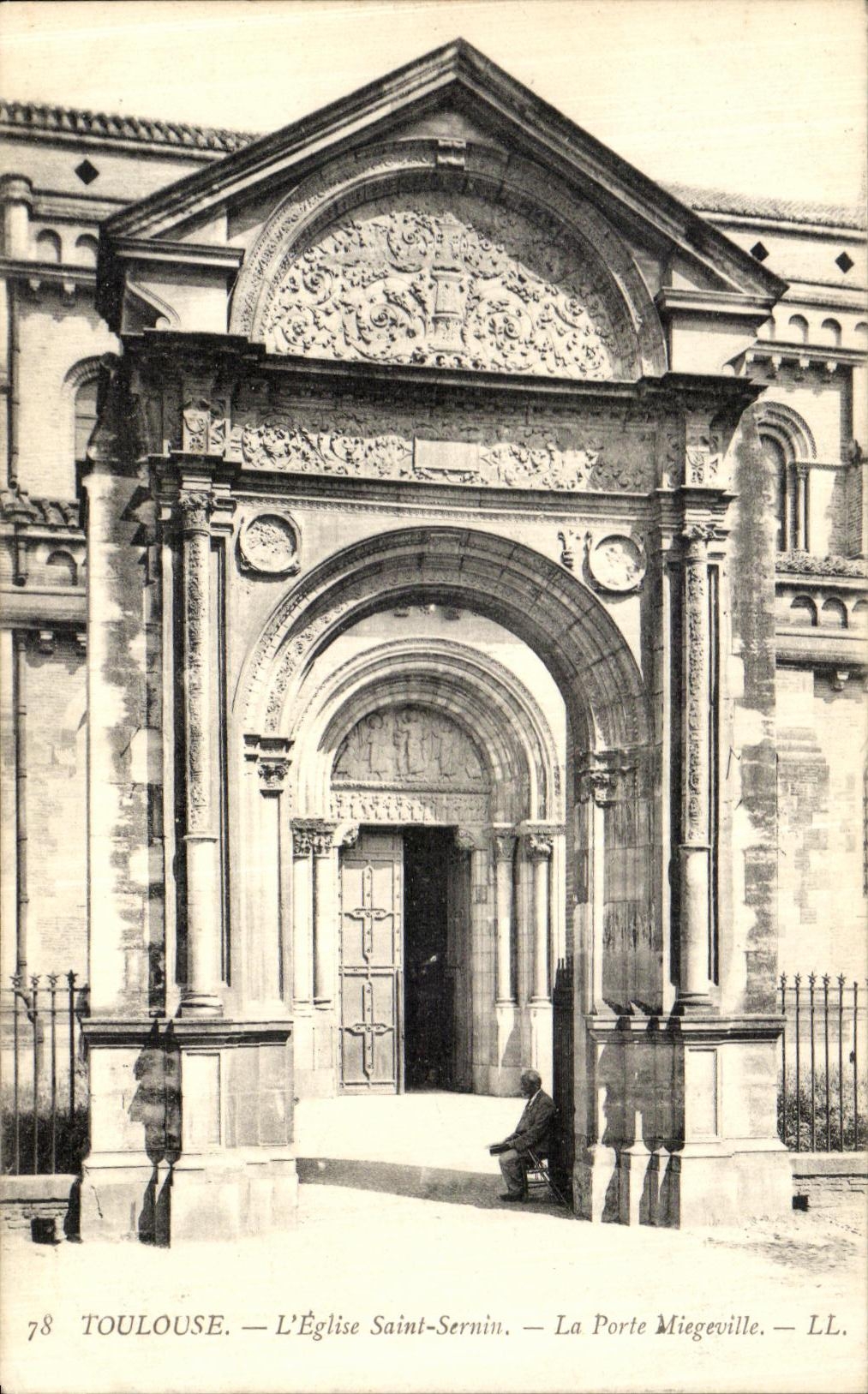 CPA Toulouse L Eglise Saint Sernin La Porte Miegeville