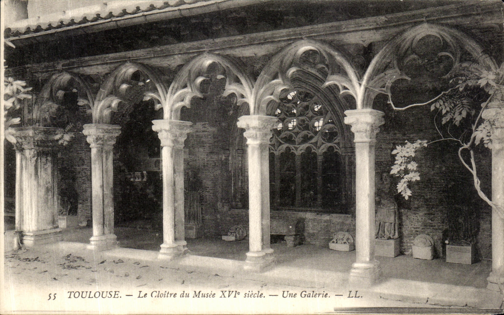 CPA Toulouse La Cloitre de Musee Une galerie
