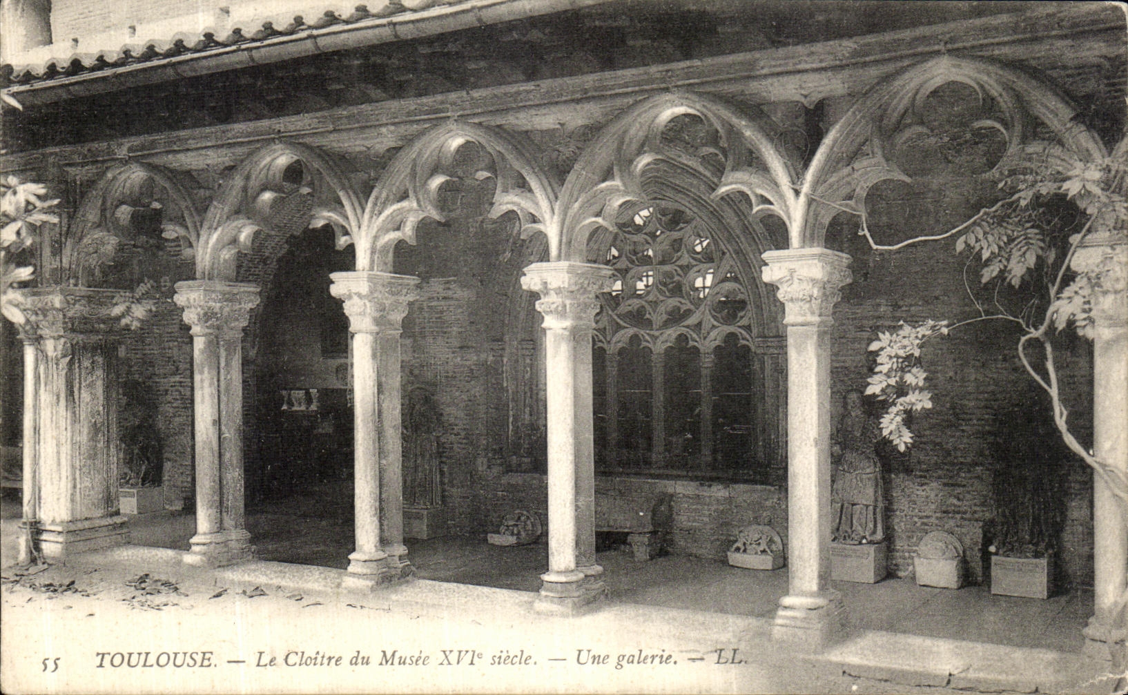 CPA Toulouse Le cloitre Du musee Une Galerie