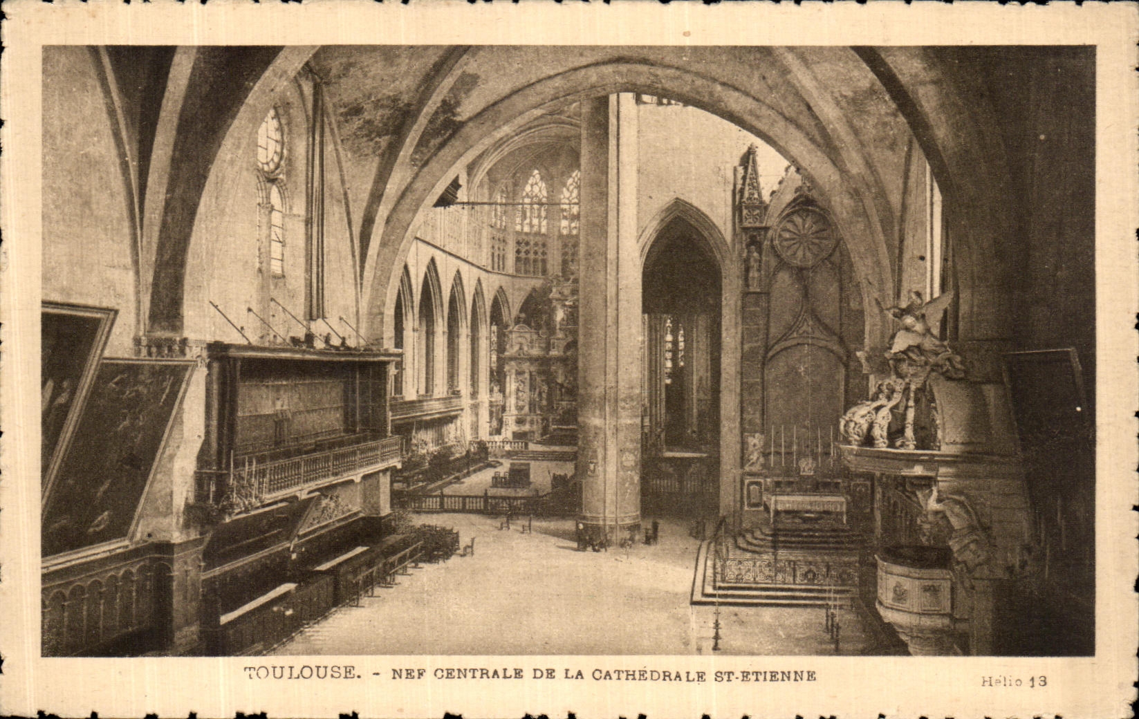 CPA Toulouse Nef Centrale De la Cathedrale St Etienne