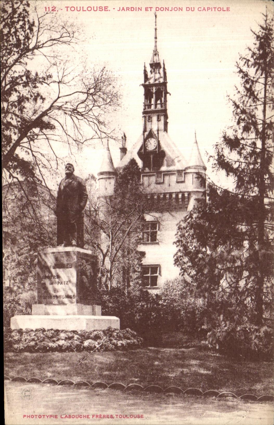 CPA Toulouse Jardin Et Donjon Du Capitole