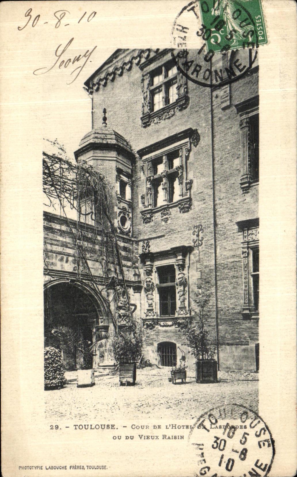 CPA Toulouse Cour Du L Hotel De Lasbordes ou du vieux raisin