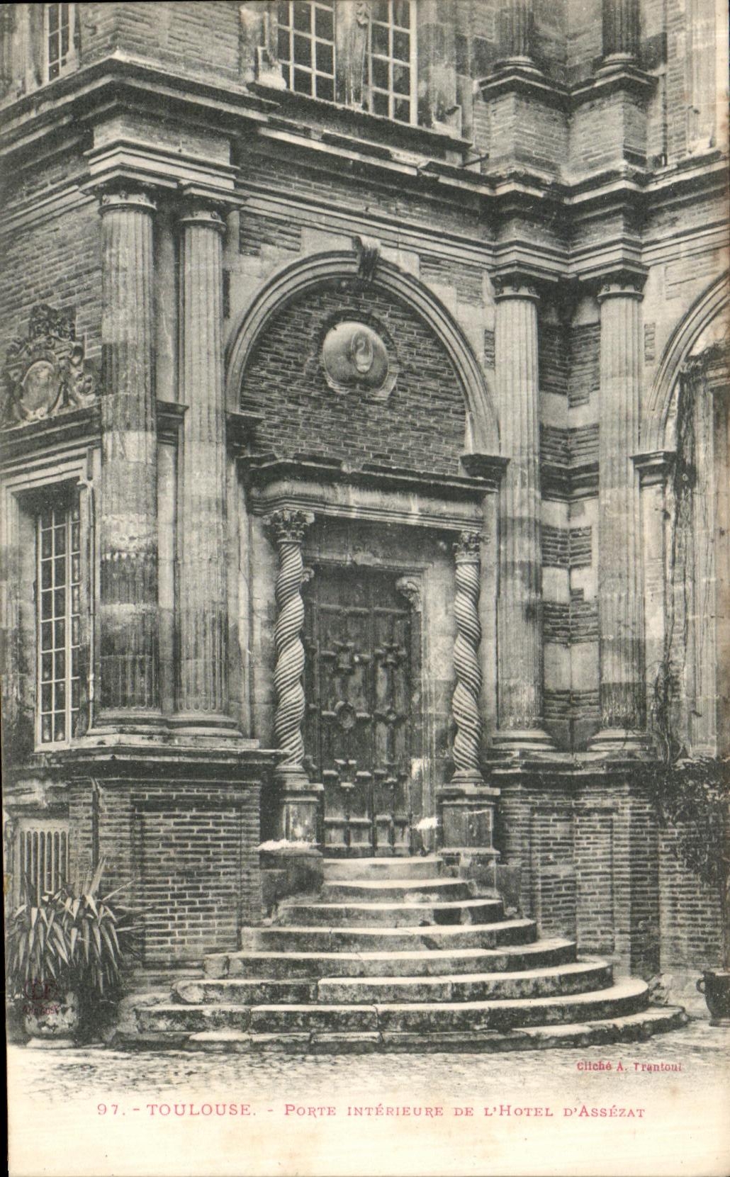 CPA Toulouse Porte Interieure De l Hotel D Assezat