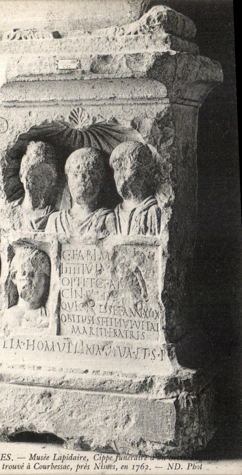 CPA Nimes Musee Lapidaire Cippe trouve a Courbessac pres Nimes en 1762