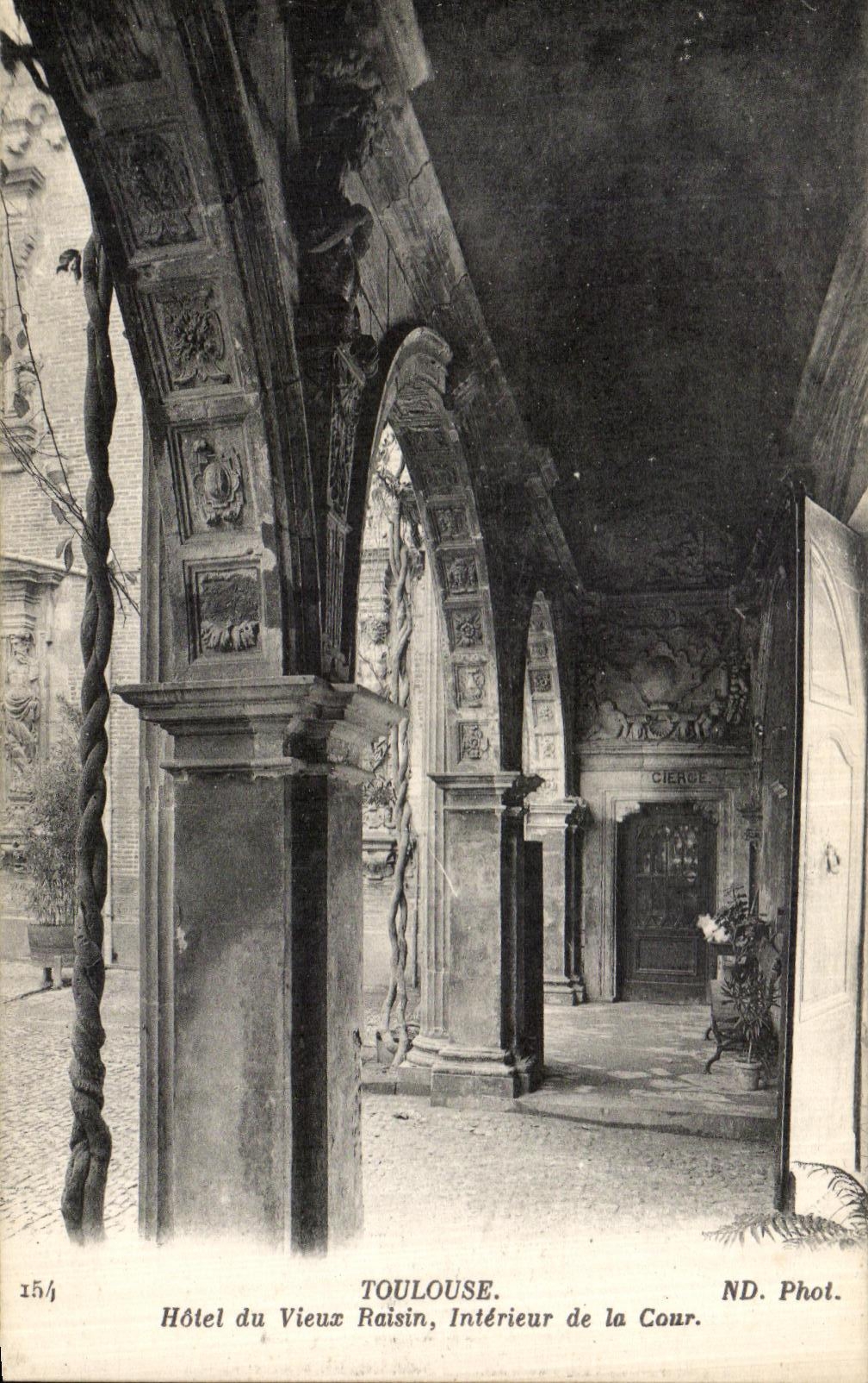 CPA Toulouse Hotel du Vieux Raisin Interieur de la Cour