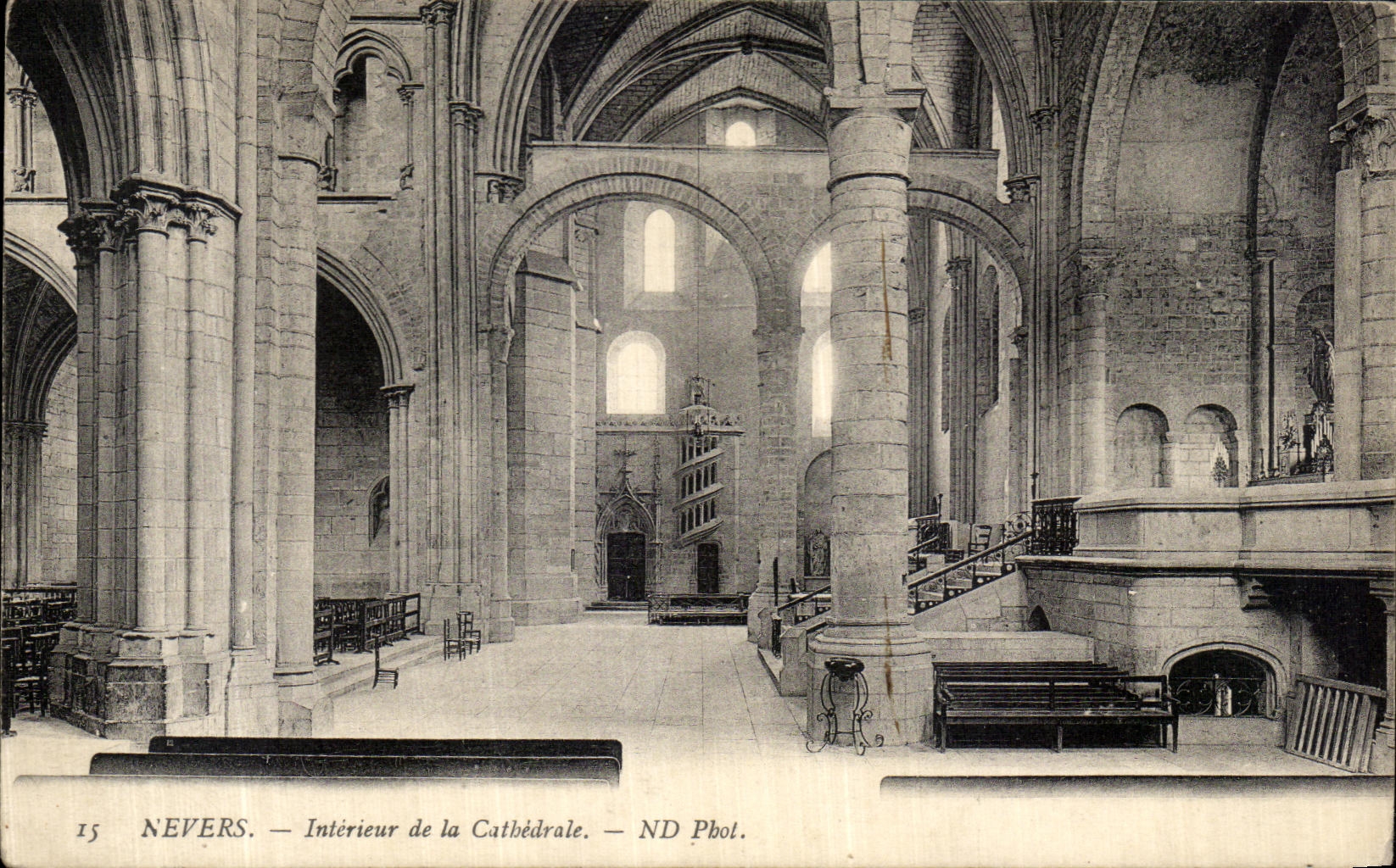 POSTAL Nevers interior de la VENDIMIA de la catedral