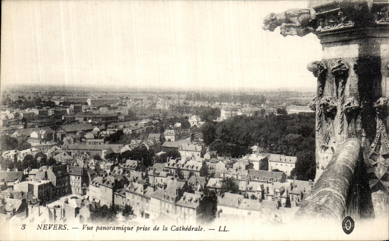 Opinion panoramica de Nevers de la POSTAL de la VENDIMIA tomada de la catedral