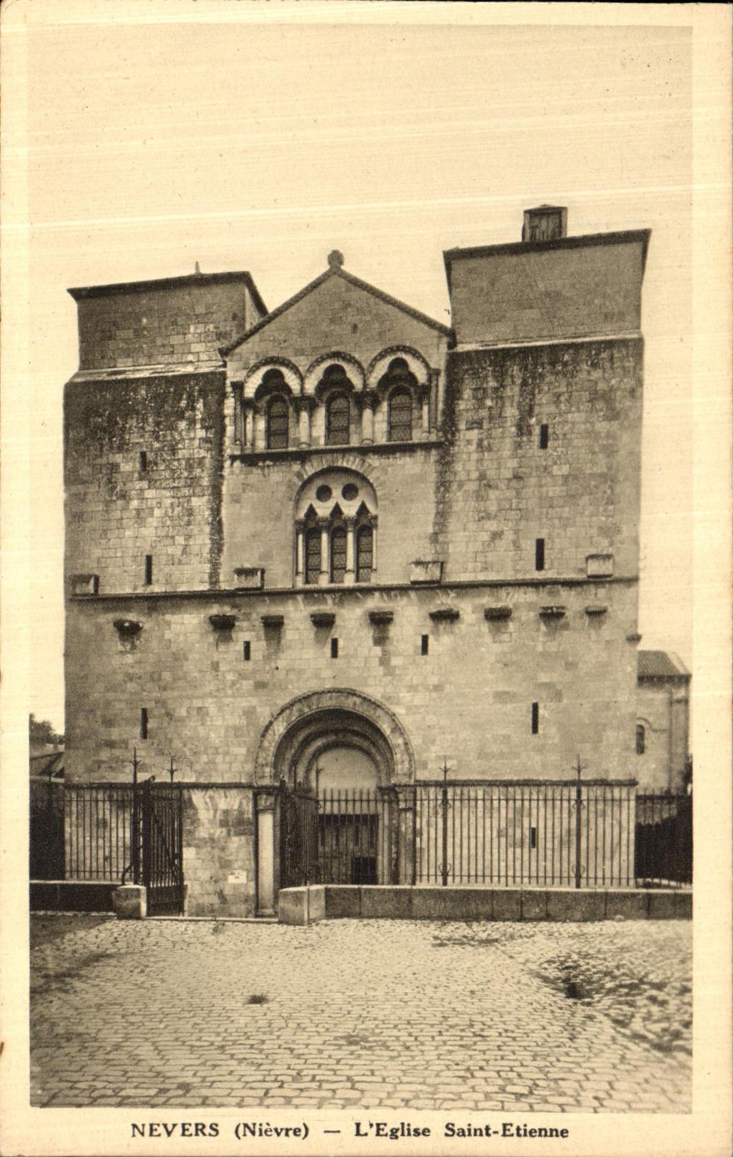 POSTAL Nevers L iglesia Etienne santo de la VENDIMIA