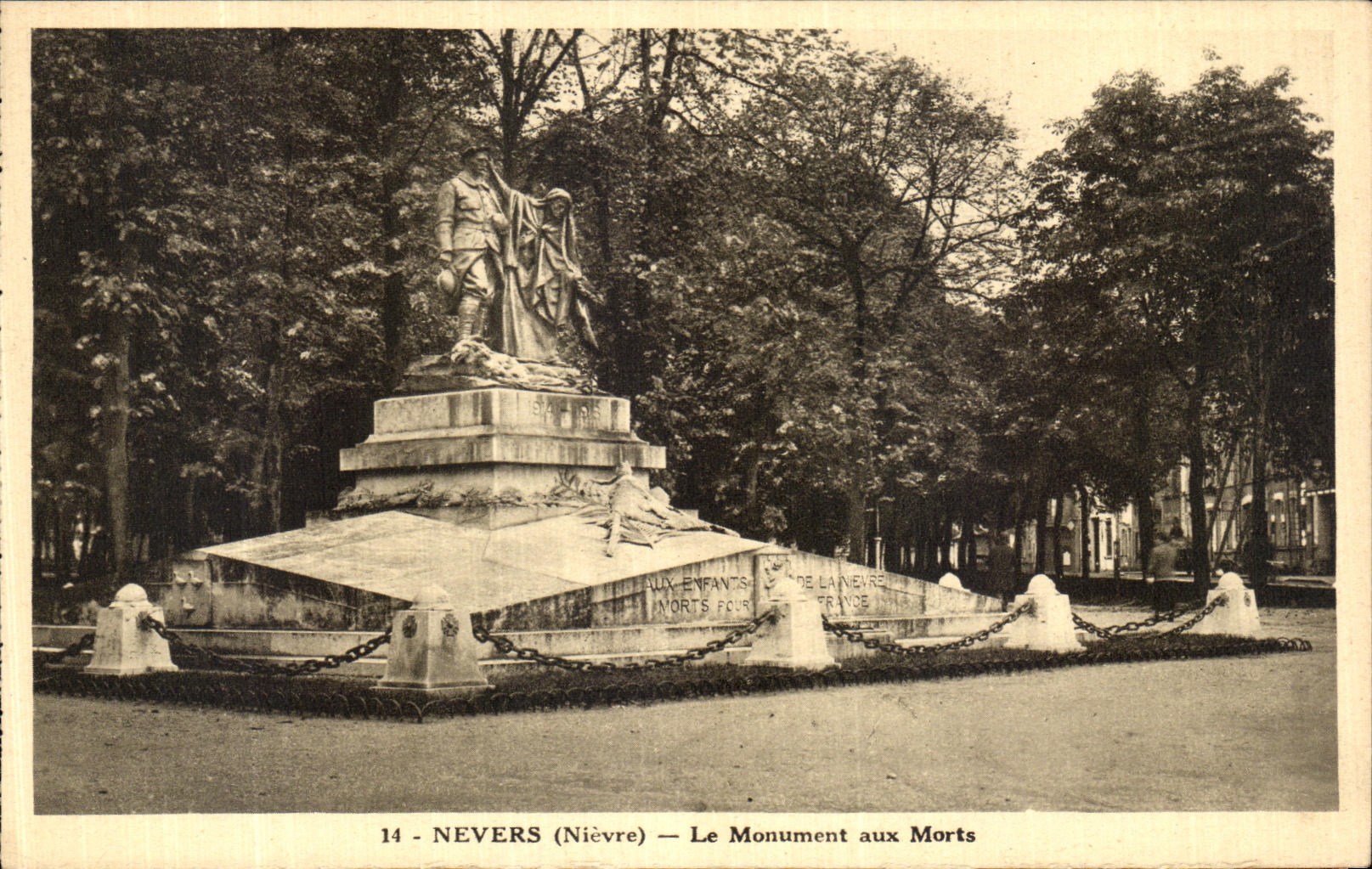 POSTAL Nevers de la VENDIMIA el monumento de la guerra