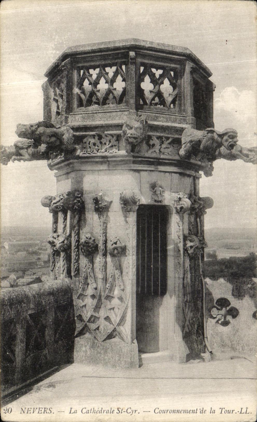 POSTAL Nevers de la VENDIMIA la coronacion santa de Cyr de la catedral de la torre