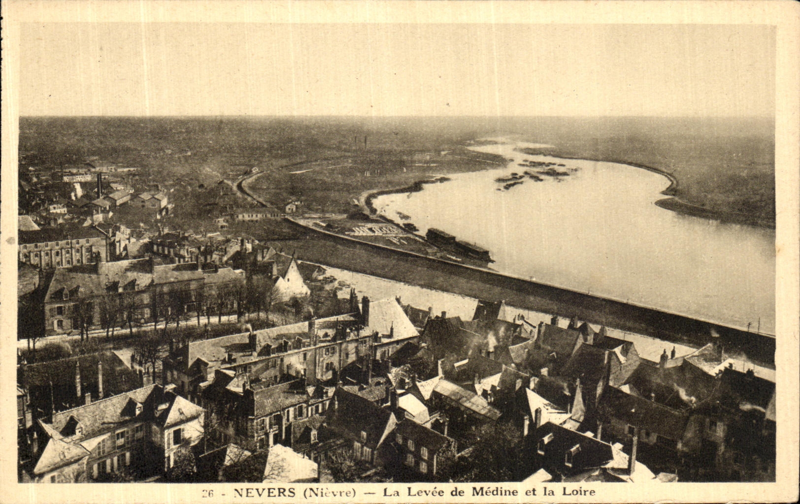 Elevacion de Nevers de la POSTAL de la VENDIMIA de Medine y del Loire