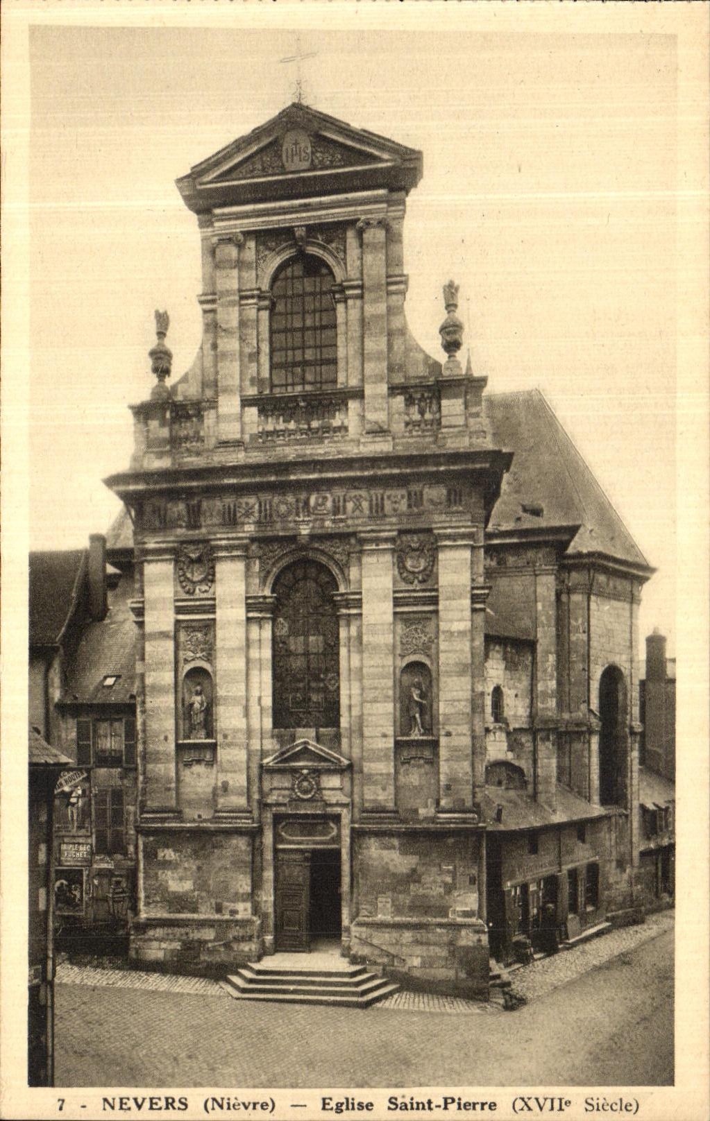 Saint Pierre de la iglesia de Nevers de la POSTAL de la VENDIMIA