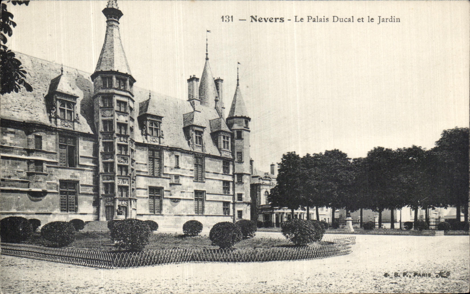 POSTAL Nevers de la VENDIMIA el paladar ducal y el jardin