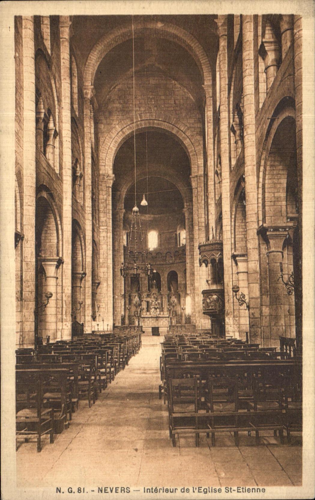 POSTAL Nevers interior de la VENDIMIA de la iglesia Etienne Saint