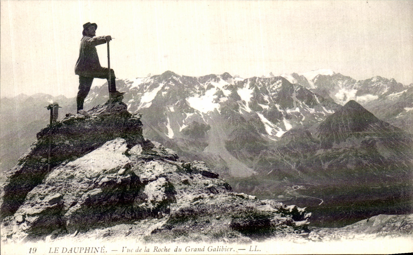 CPA Dauphine Vue de la Roche du Grand Galibier