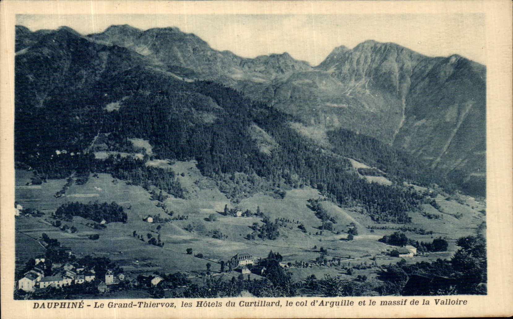 CPA Le Dauphine Le Grand Thiervoz les Hotels du Curtillard le col d Arguille et le massif de la Valloire 