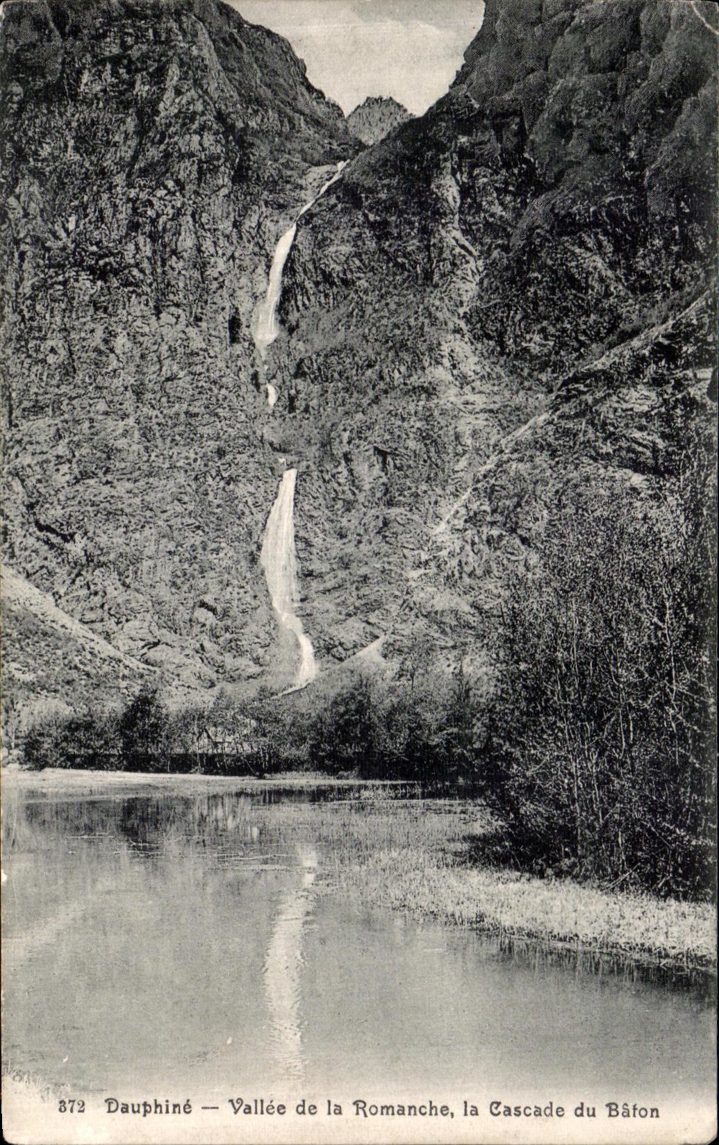 CPA Dauphine Vallee de la Romanche la Cascade du Baton