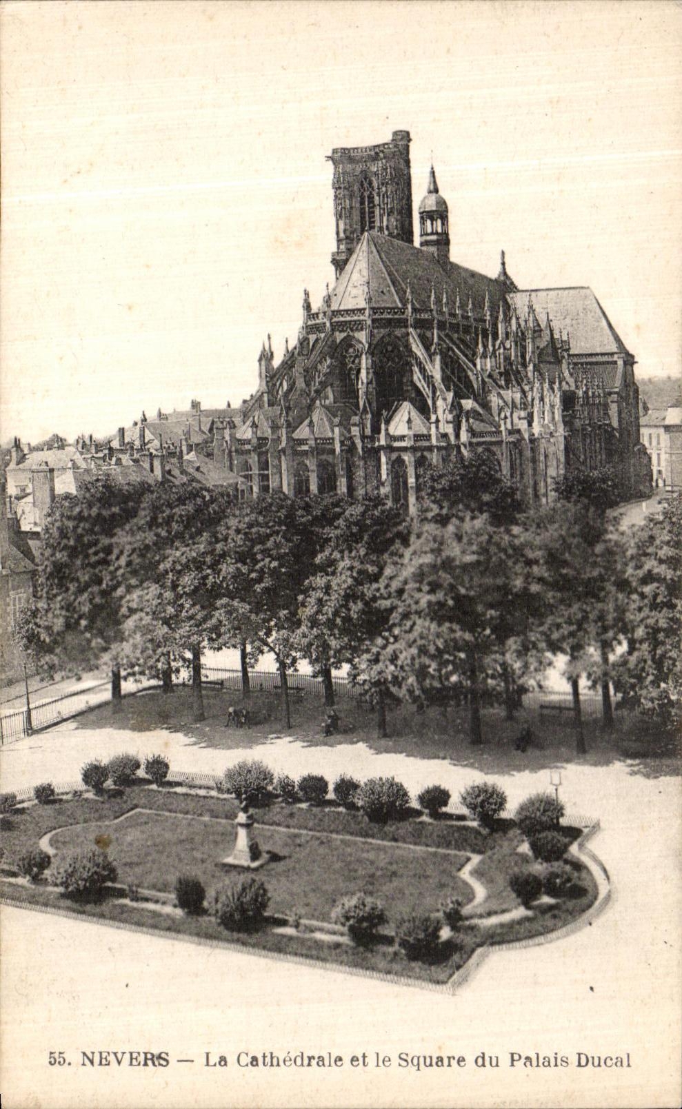 POSTAL Nevers de la VENDIMIA la catedral y el jardin público del paladar ducal