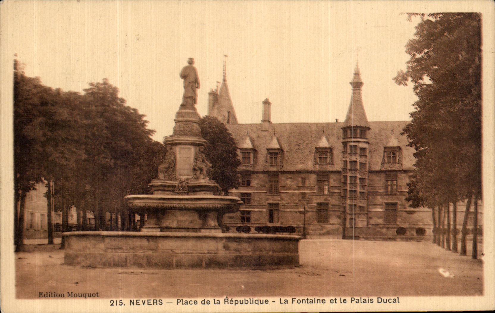 La POSTAL Nevers de la VENDIMIA pone la república la fuente y el paladar ducal