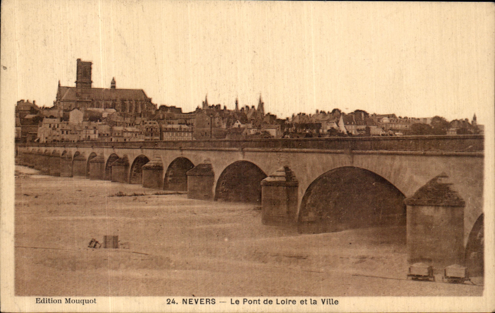 POSTAL Nevers de la VENDIMIA el puente del Loire y de la ciudad