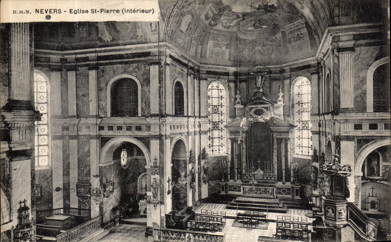 St Pedro de la iglesia de Nevers de la POSTAL de la VENDIMIA