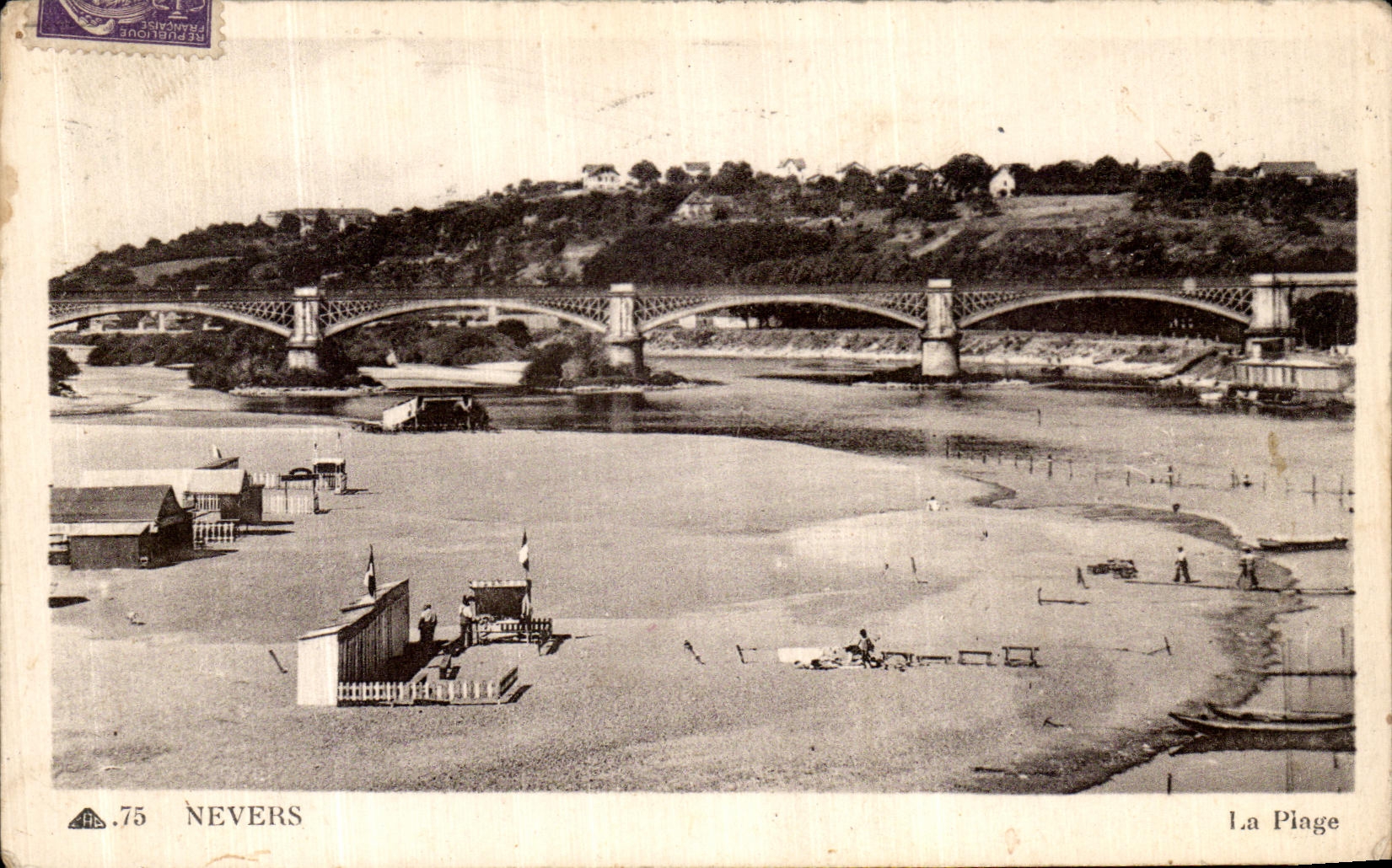 POSTAL Nevers de la VENDIMIA la playa