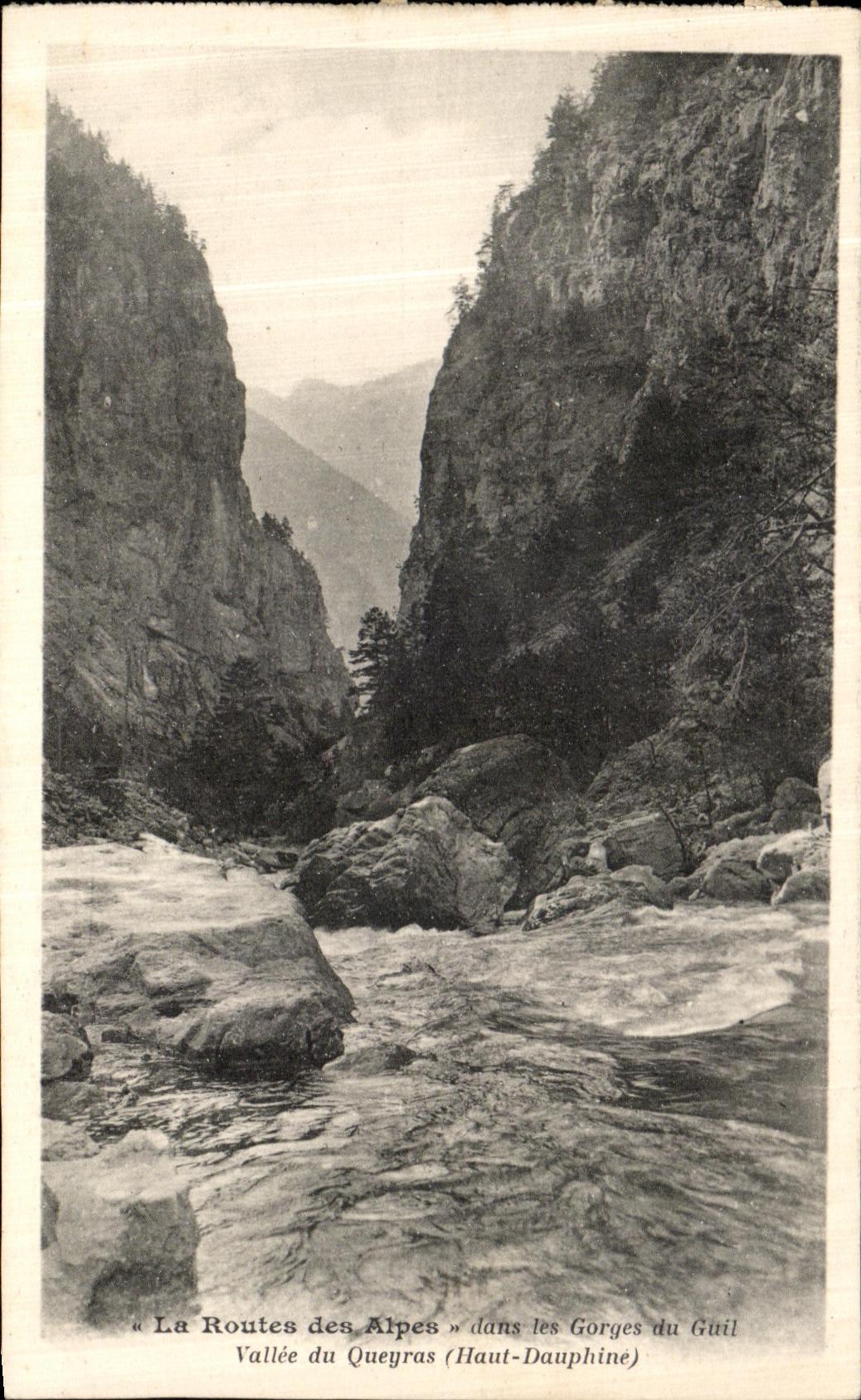 CPA La Routes des Alpes dans les Gorges du Guil Vallee du Queyras Haut Dauphine
