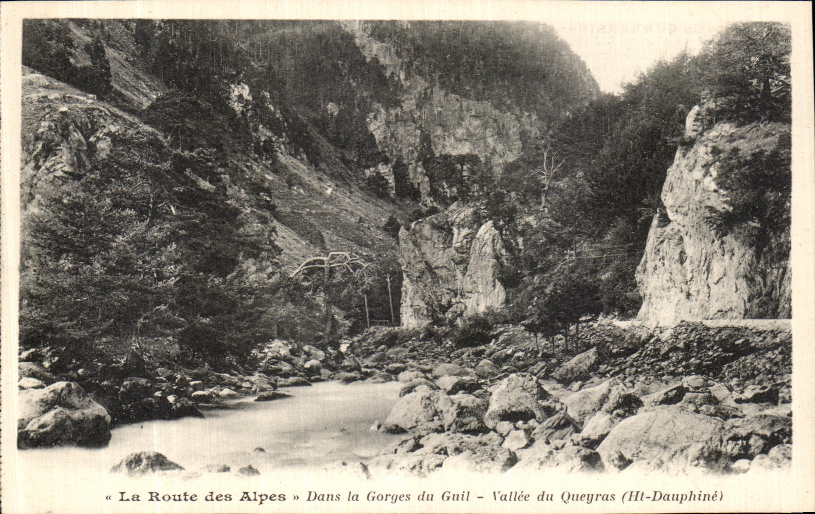CPA La Routes des Alpes Dans la gorge du Guil Vallee du Queyras Ht Dauphine 