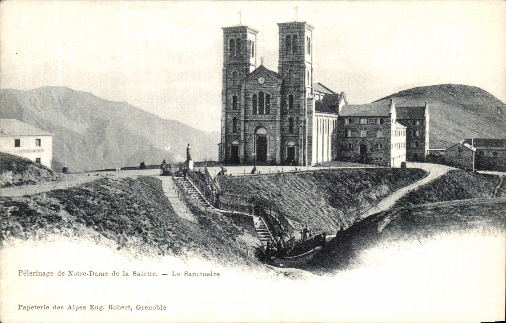 CPA Pelerinage de Notre DAme de la Salette Le sanctuaire