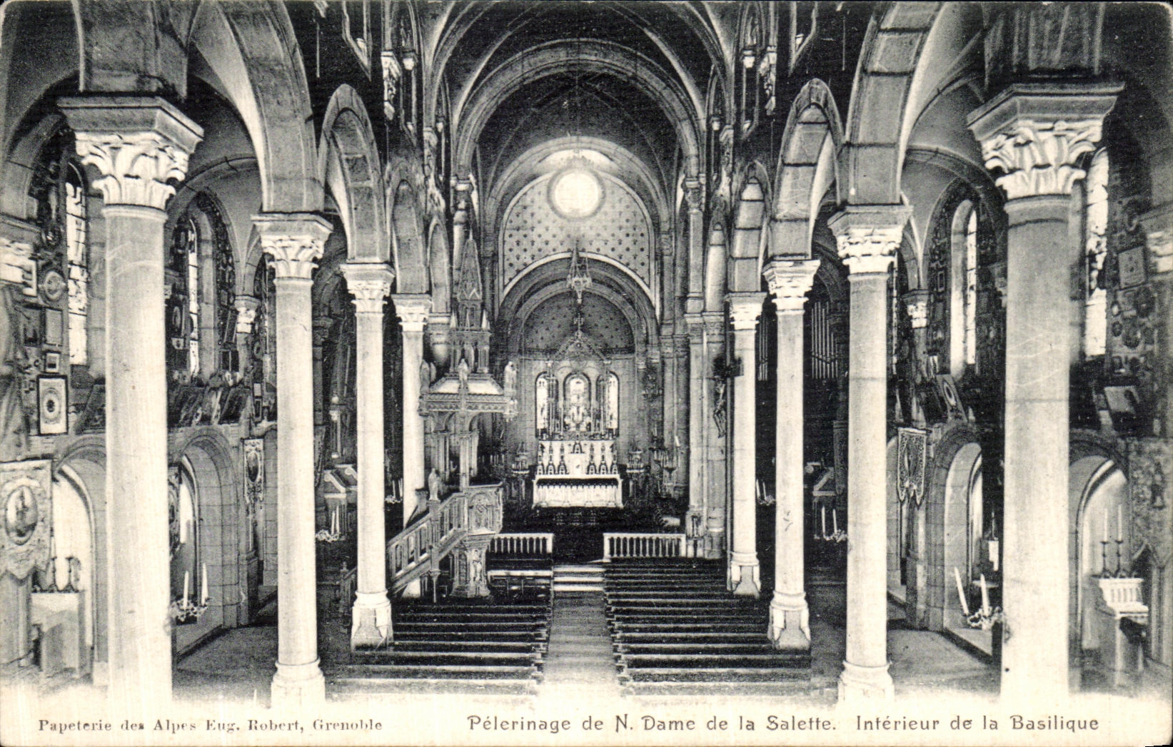CPA Pelerinage de la Salette Interieur de la Basilique