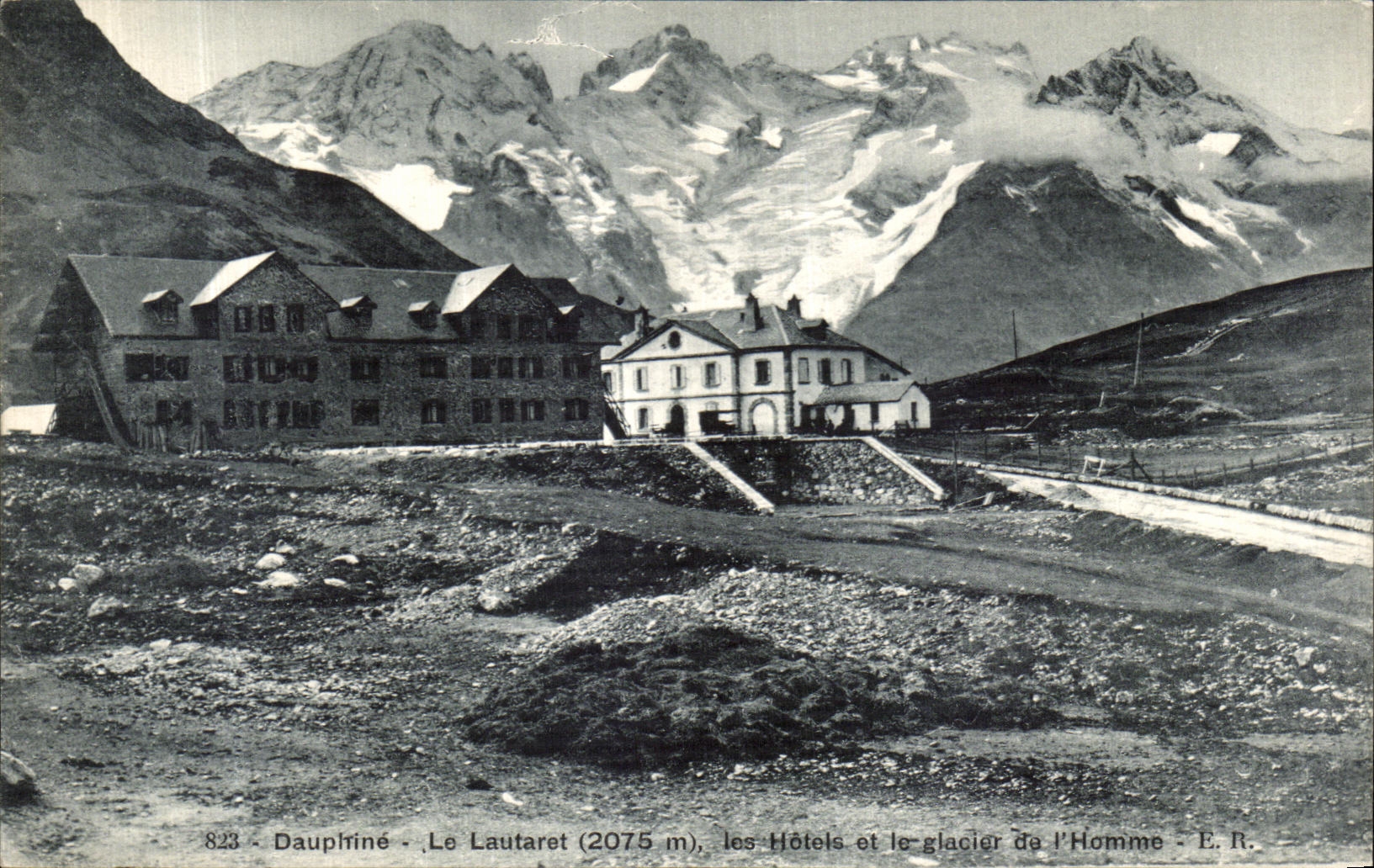 CPA Le Dauphine Le Lautaret Les Hotels et le Glacier de L Homme