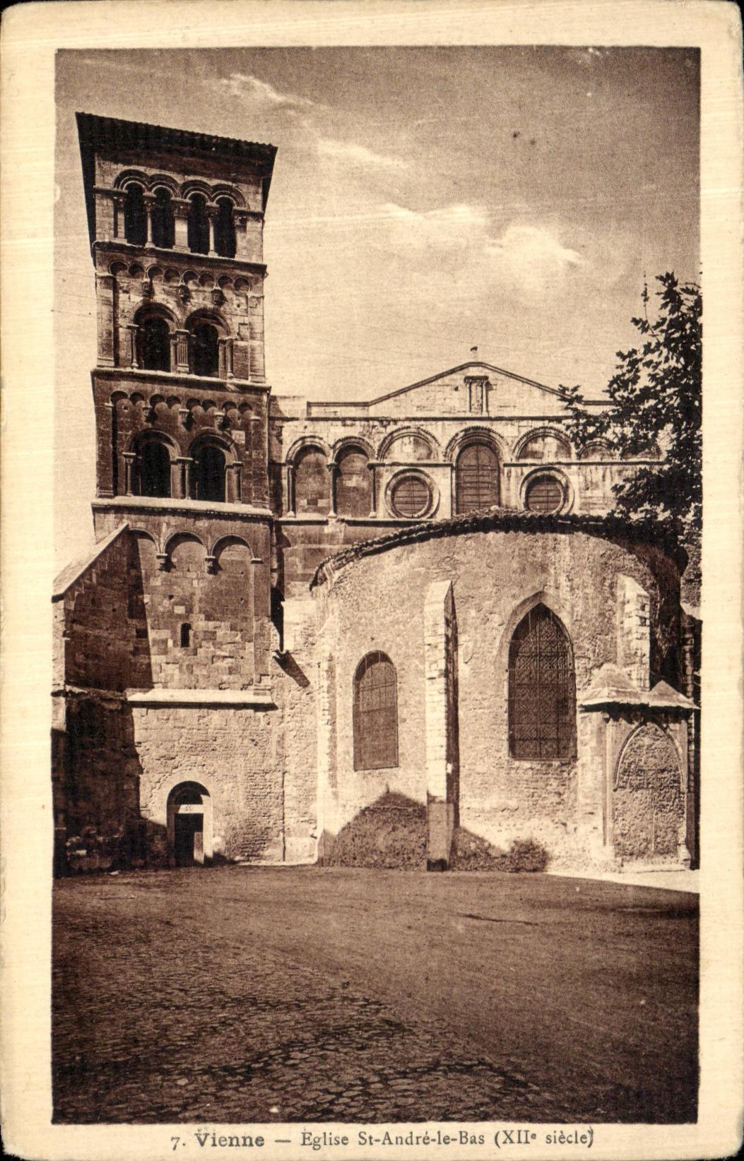 CPA Vienne Eglise St Andre le Bas