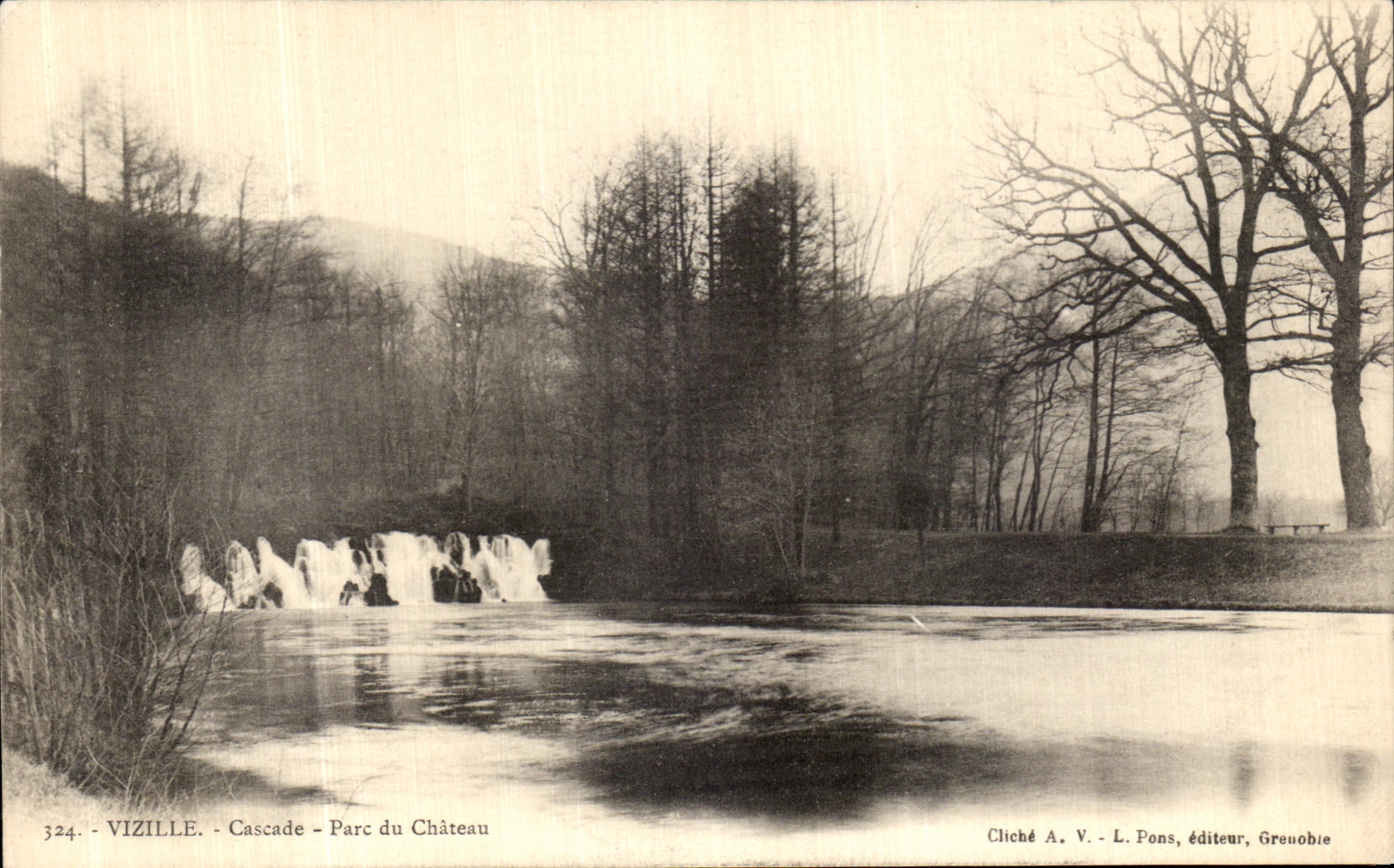 VINTAGE POSTCARD Vizille Cascades Park of the Castle