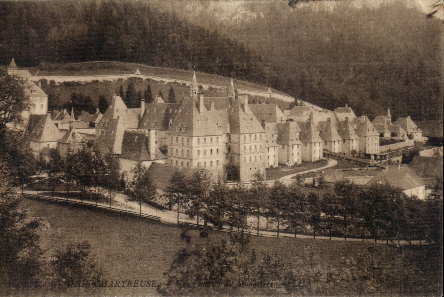 CPA La Grande Chartreuse Vue Generale du Monastere