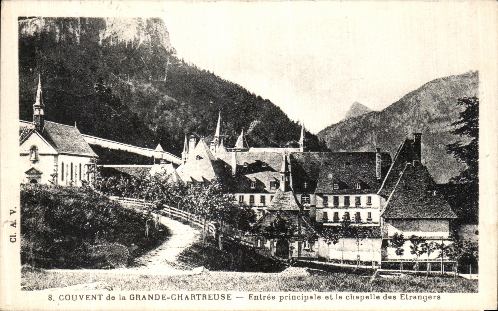 CPA Couvent de la Grande Chartreuse Entree Principale et la Chapelle des Etrangers
