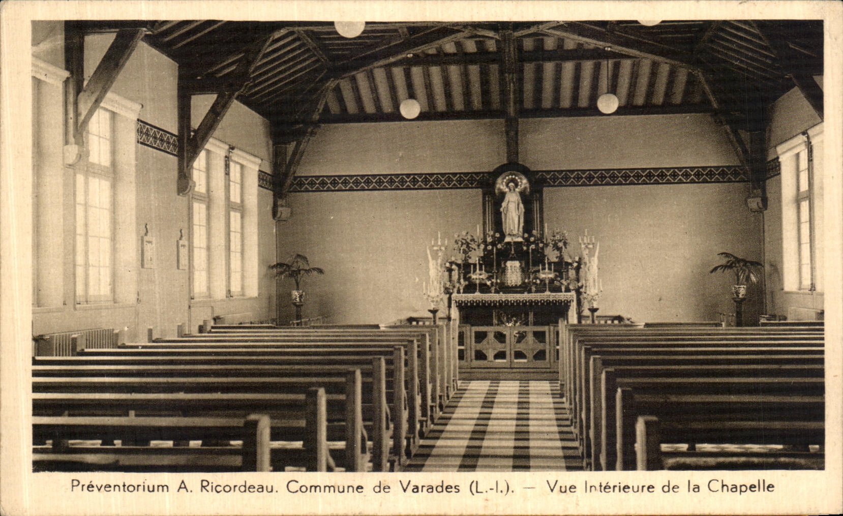 CPA Preventorium A Ricordeau Commune de Varades Vue Interieure de la Chapelle